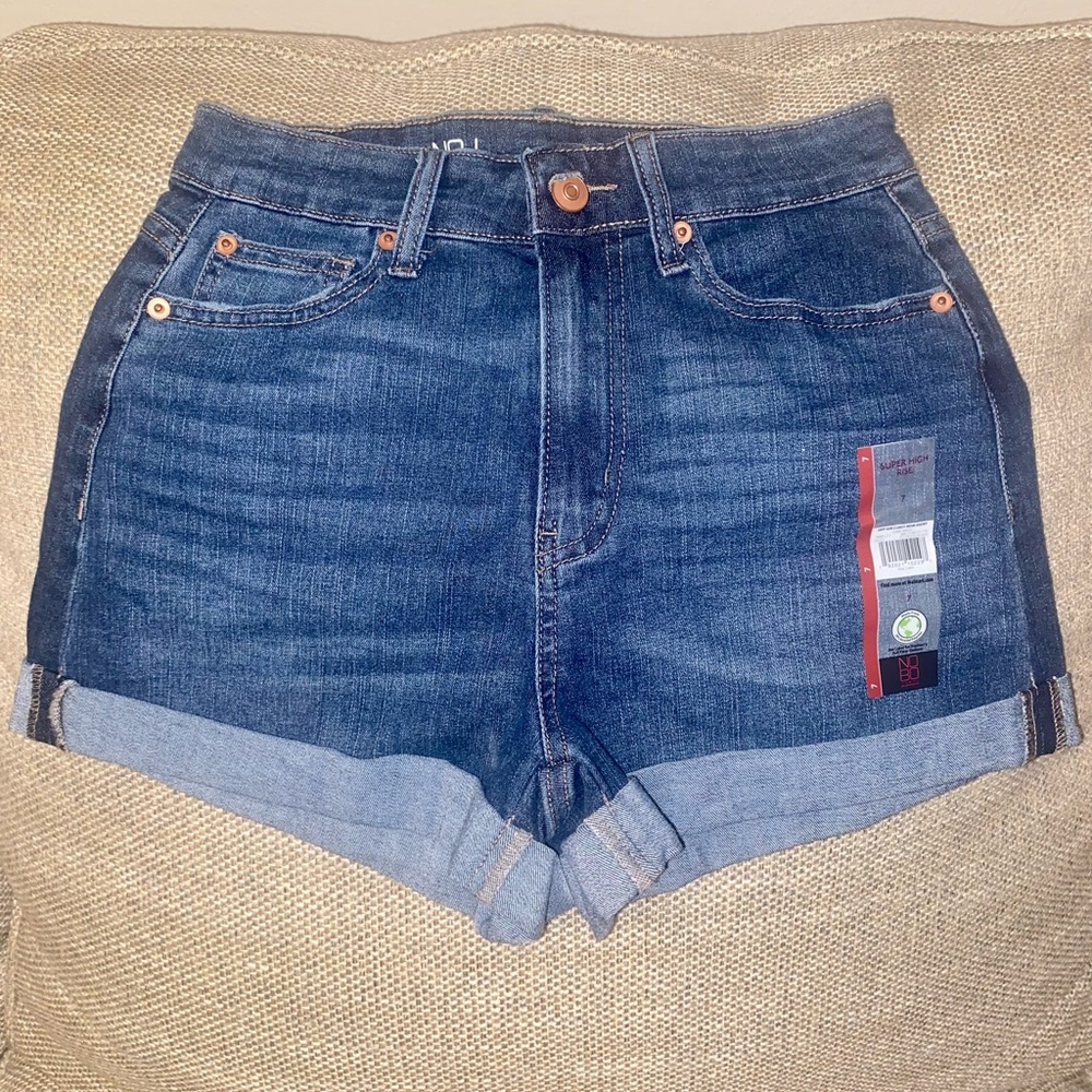 NWT No Boundaries denim shorts. Super High Rise curvy mom short, size juniors 7